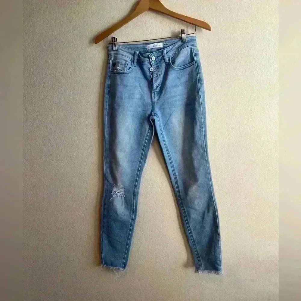 Kancan high rise‎ bottom light wash skinny jeans 27